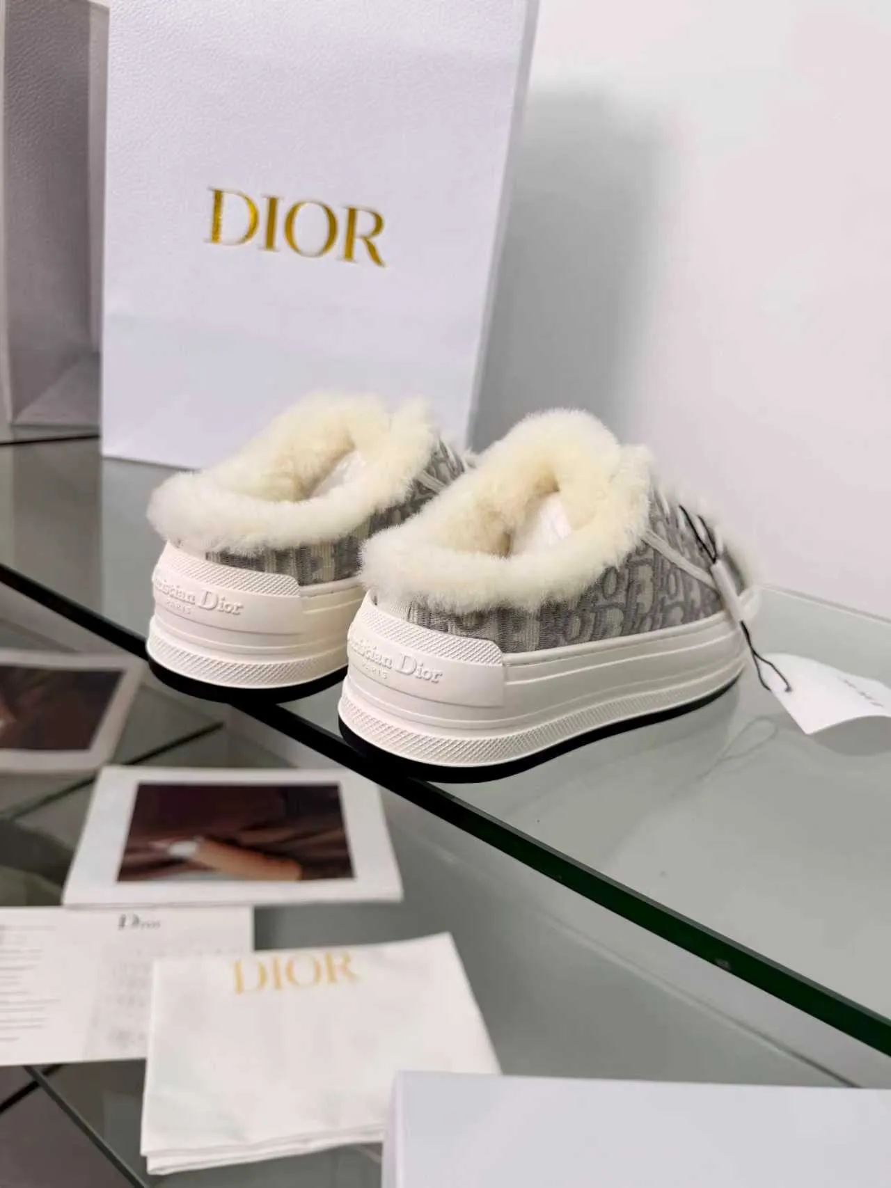 Men's men's shoes pP540! 𝐃𝐈𝐎𝐑 𝐖𝐚𝐥𝐤'𝐧 Dior Presbyopia Embroidery Wool Thick Sole Canvas Shoes Casual Sneakers (Half Flop) These Walk'n'Dior thick sole sneakers are a fashionable piece that elevates the collection. Oblique printed cotton embroidered upper with comfortable platform sole, tongue and Christian Dior Paris signature laces. Bottom thickness 4.5CM Size: Women's 35-41